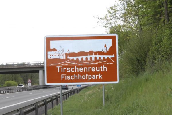 K640_Autobahnschild-Fischhofpark-16-05-14-1